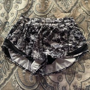 Lululemon Hotty Hot Short 2.5” Size 8